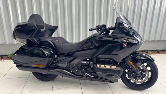 HONDA GL 1800 GOLD WING TOUR HONDA GL 1800 GOLD WING TOUR
